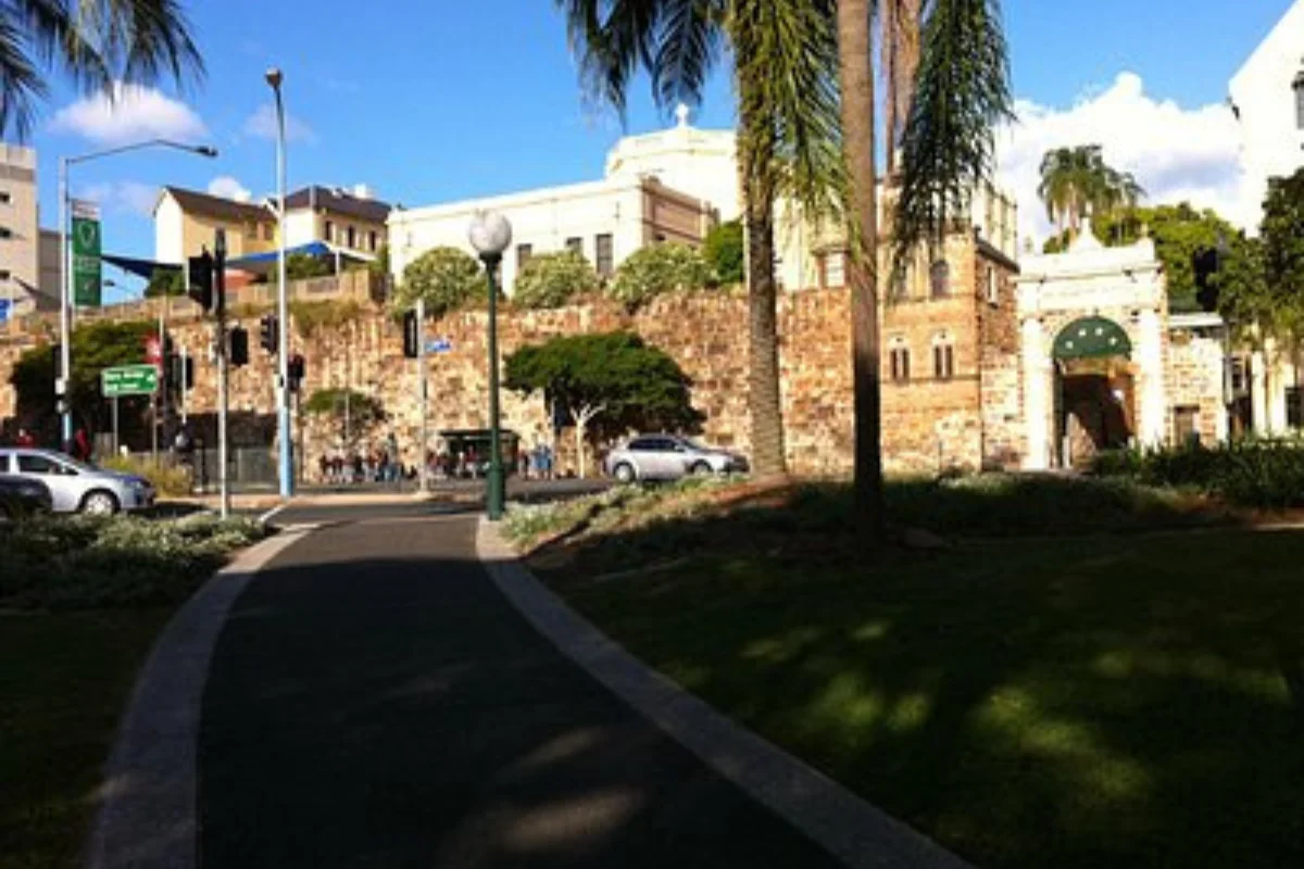 Lawn care services in Kurwongbah, Queensland