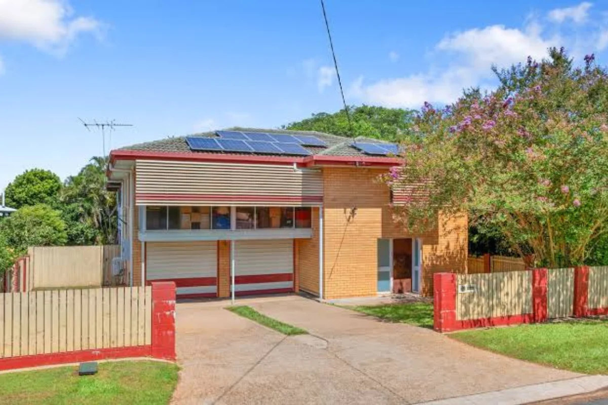 Lawn care services in Lawnton, Queensland